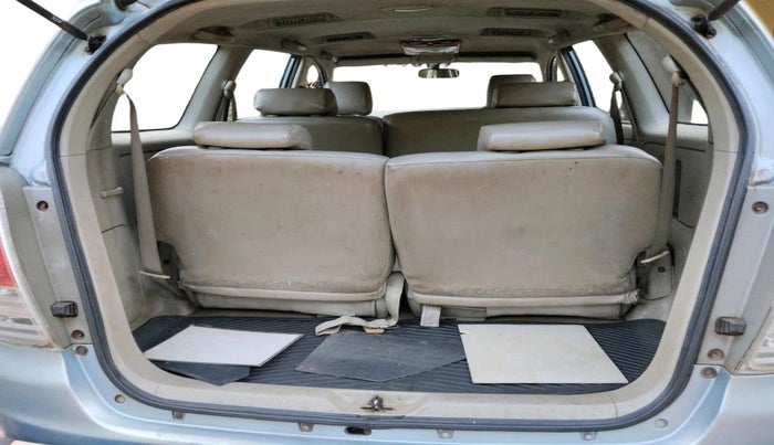 2010 Toyota Innova 2.5 G4 8 STR, Diesel, Manual, 4,38,780 km, exterior