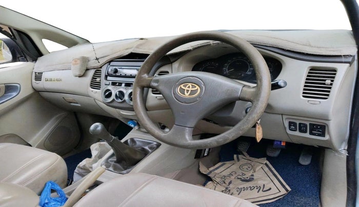 2010 Toyota Innova 2.5 G4 8 STR, Diesel, Manual, 4,38,780 km, interior