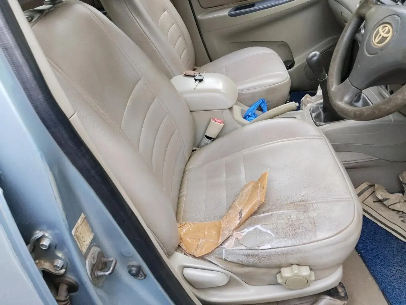 2010 Toyota Innova 2.5 G4 8 STR, Diesel, Manual, 4,38,780 km, interior