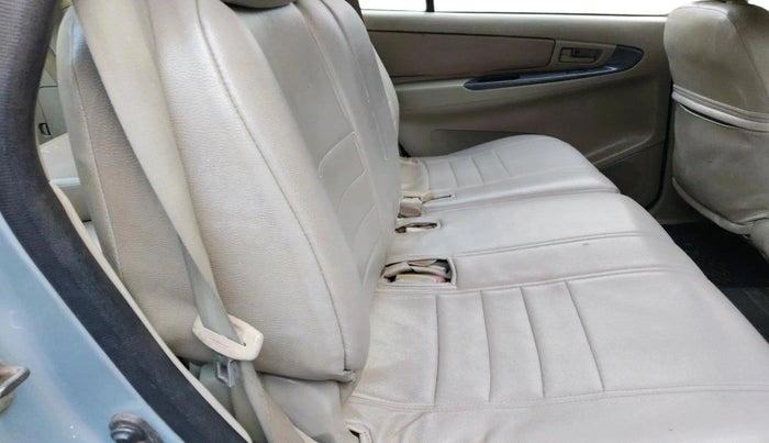 2010 Toyota Innova 2.5 G4 8 STR, Diesel, Manual, 4,38,780 km, interior