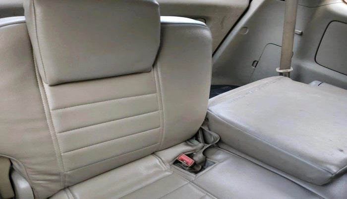 2010 Toyota Innova 2.5 G4 8 STR, Diesel, Manual, 4,38,780 km, interior