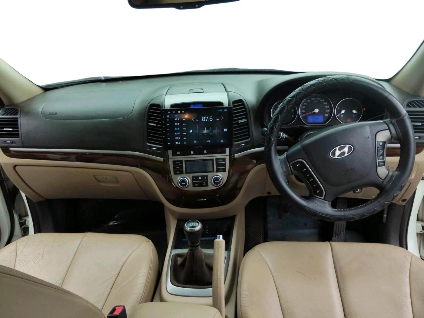 2013 Hyundai Santa Fe 4 WD, Diesel, Manual, 1,48,167 km, interior