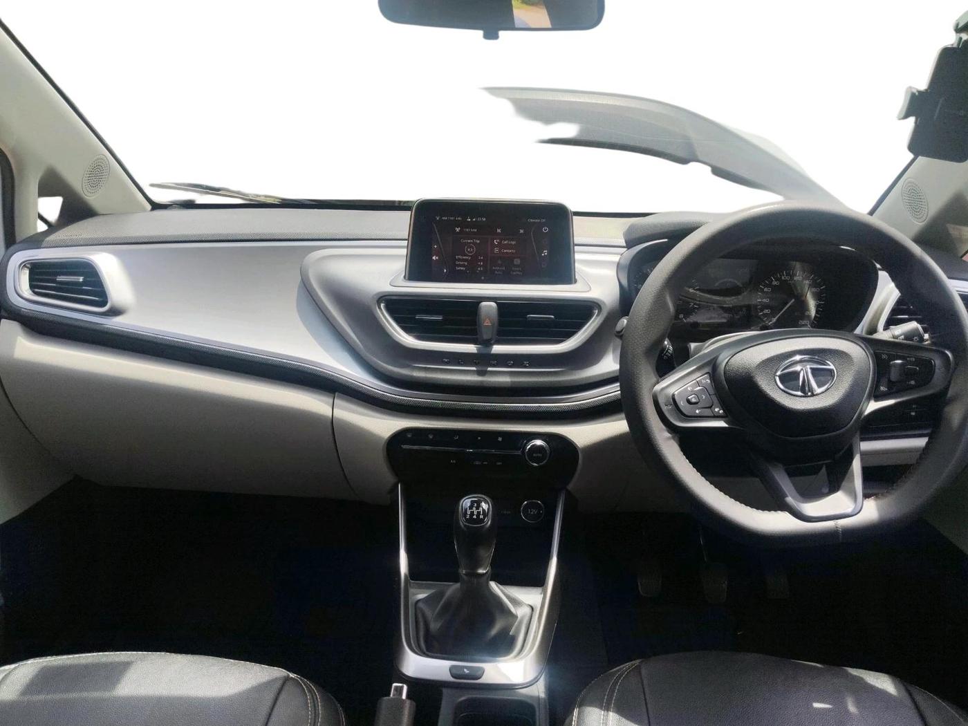 2023 Tata ALTROZ XZ DIESEL, Diesel, Manual, 40,957 km, interior