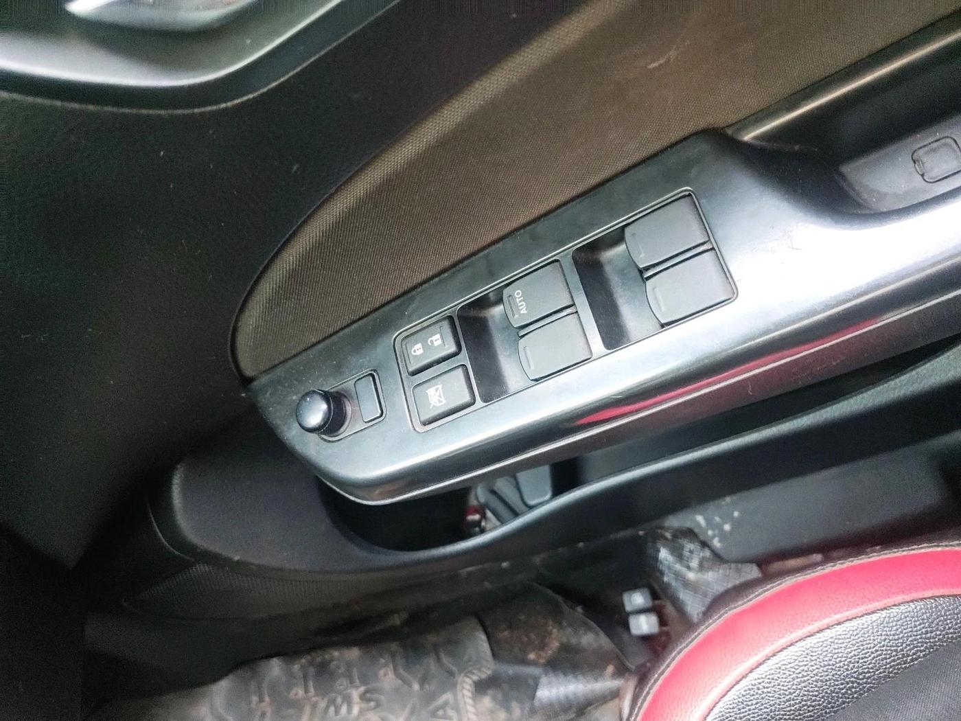 2015 Maruti Swift VXI, Petrol, Manual, 1,49,713 km, interior