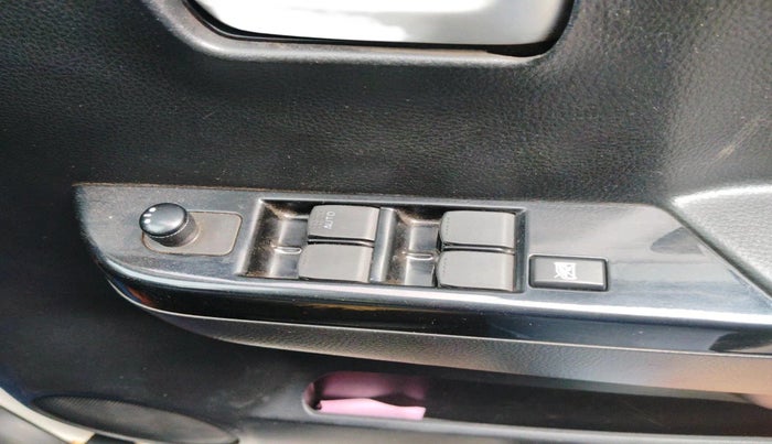 2017 Maruti Wagon R 1.0 VXI, Petrol, Manual, 1,60,513 km, interior