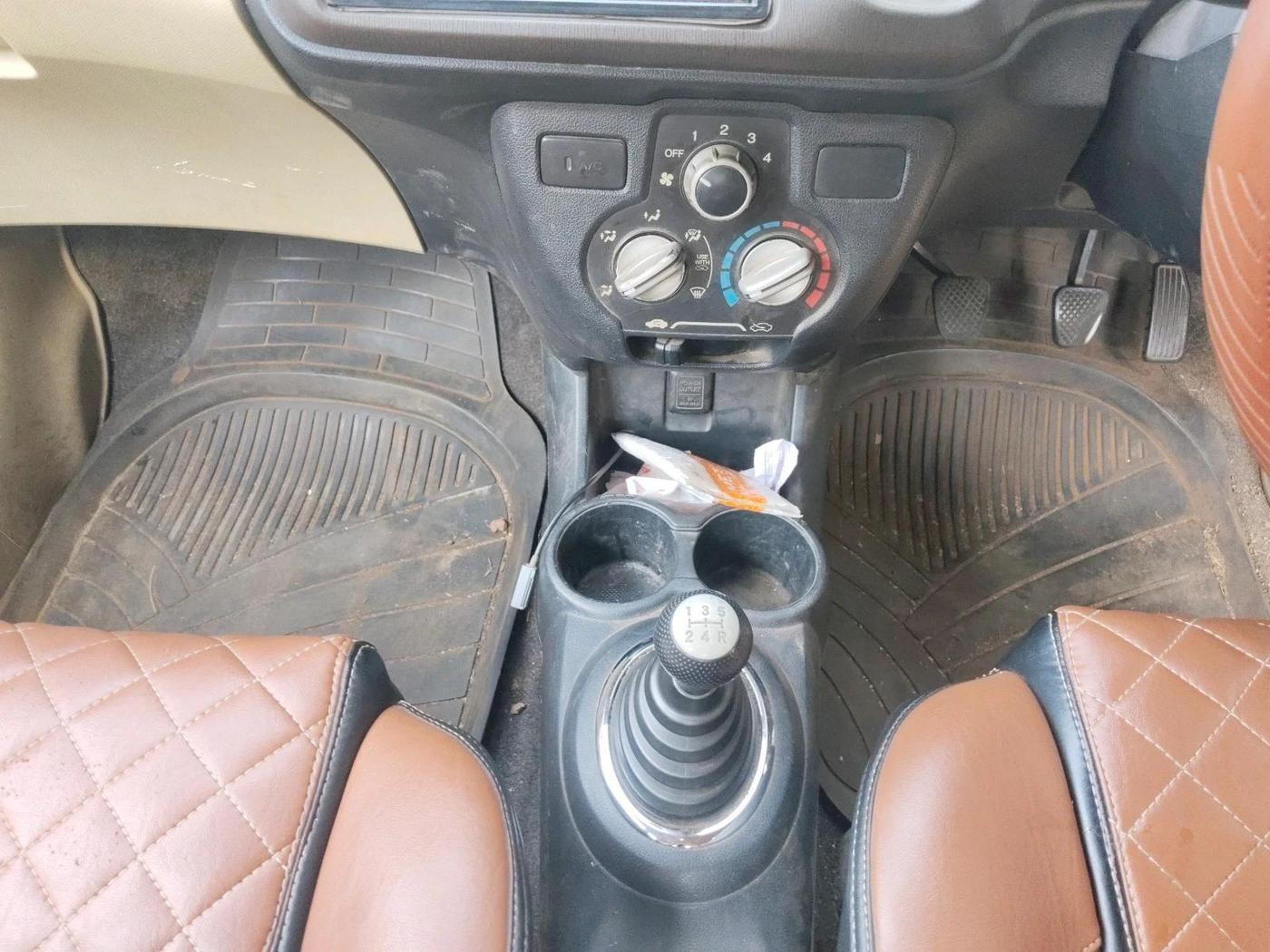 2012 Honda Brio S MT, Petrol, Manual, 1,55,753 km, interior