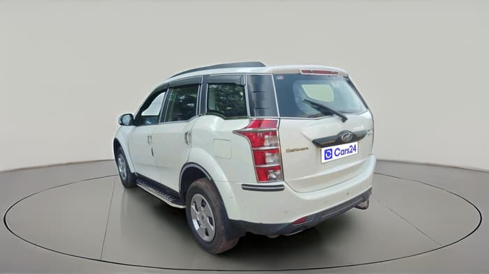 2017 Mahindra XUV500 W6, Diesel, Manual, 1,53,276 km, exterior