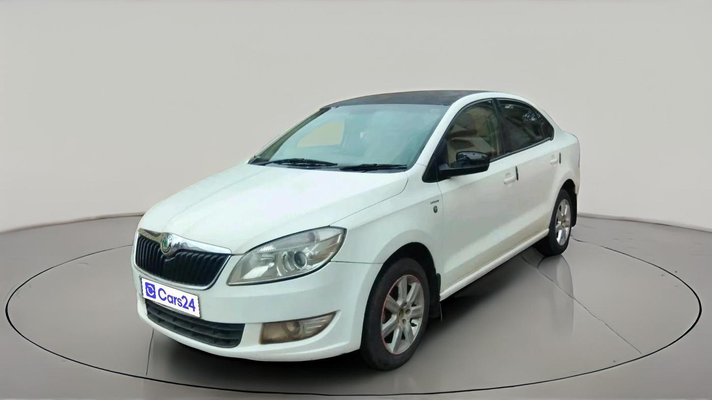2013 Skoda Rapid ELEGANCE 1.6 MPI MT, Petrol, Manual, 1,60,017 km, exterior