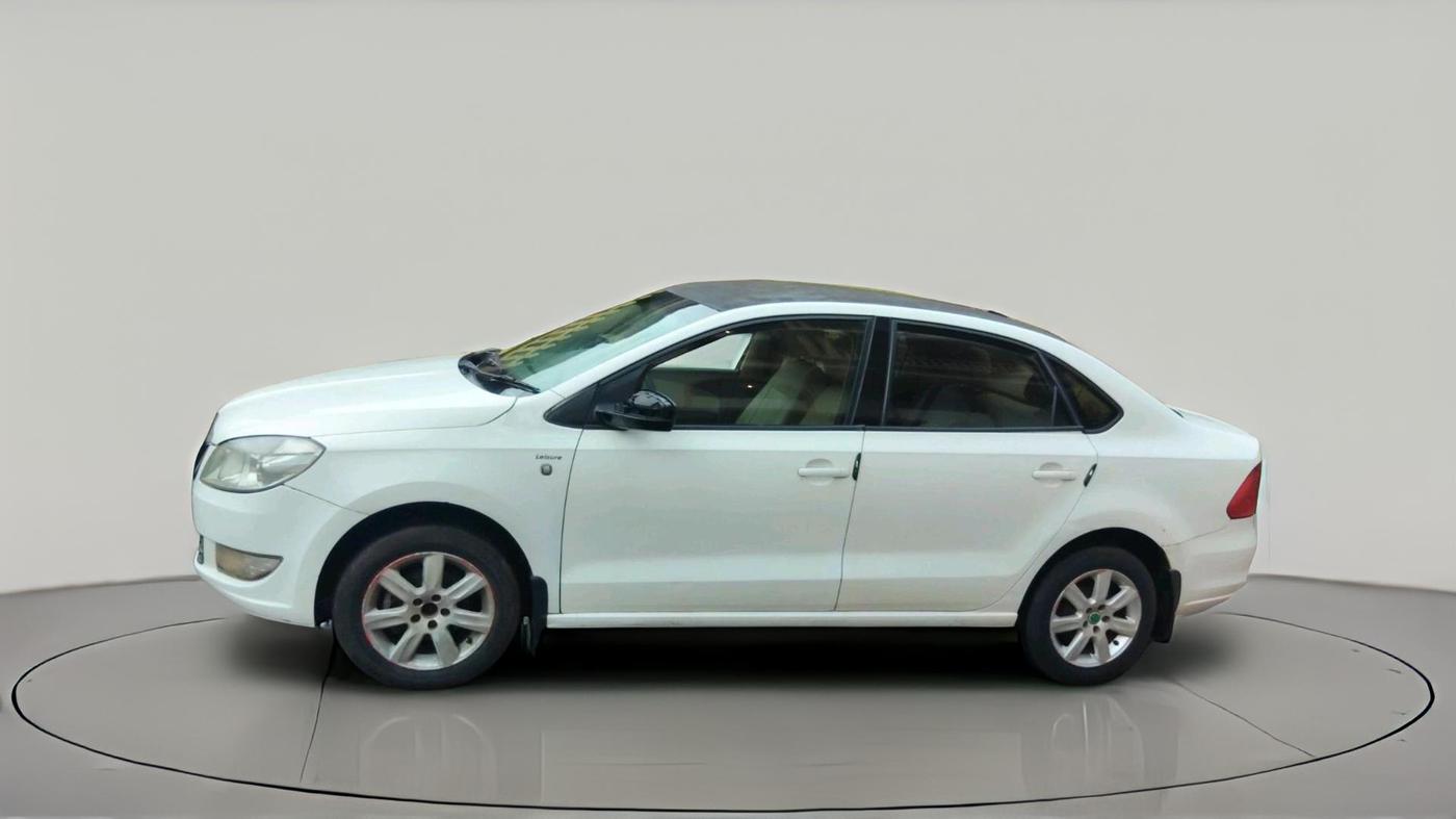 2013 Skoda Rapid ELEGANCE 1.6 MPI MT, Petrol, Manual, 1,60,017 km, exterior