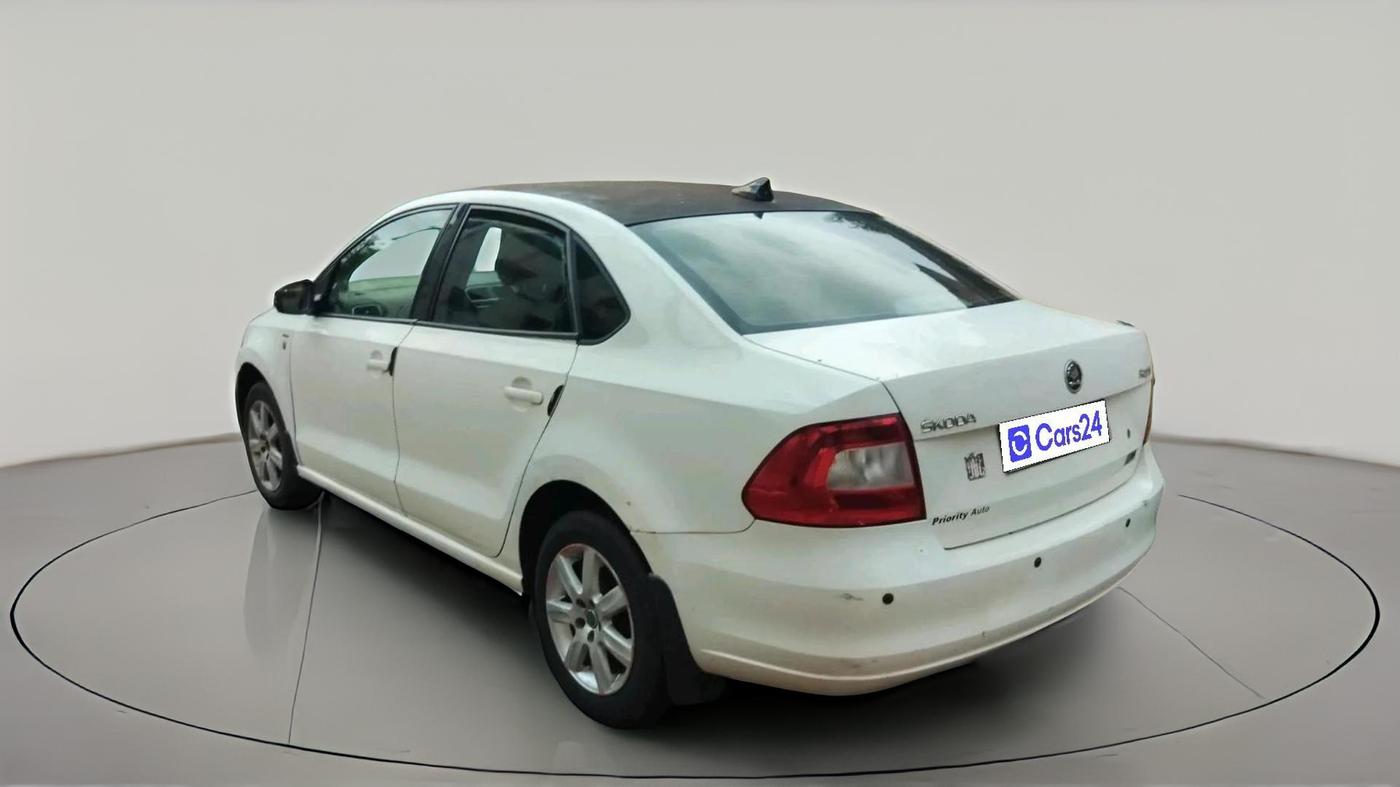 2013 Skoda Rapid ELEGANCE 1.6 MPI MT, Petrol, Manual, 1,60,017 km, exterior
