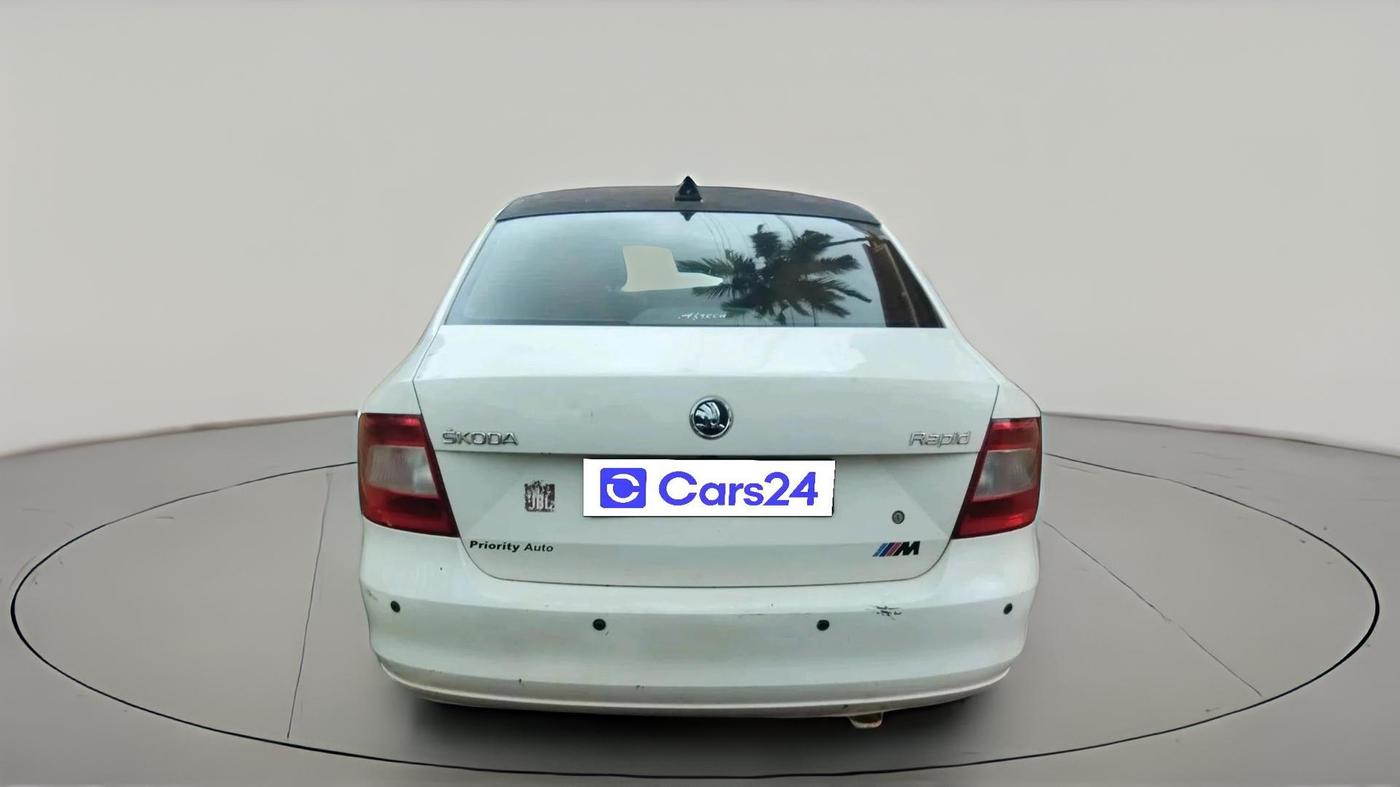 2013 Skoda Rapid ELEGANCE 1.6 MPI MT, Petrol, Manual, 1,60,017 km, exterior