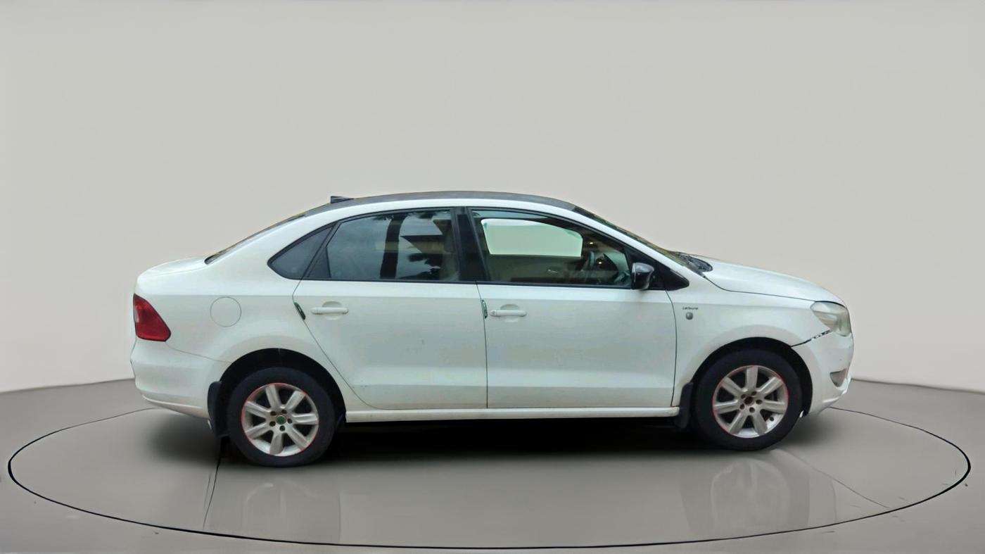 2013 Skoda Rapid ELEGANCE 1.6 MPI MT, Petrol, Manual, 1,60,017 km, exterior
