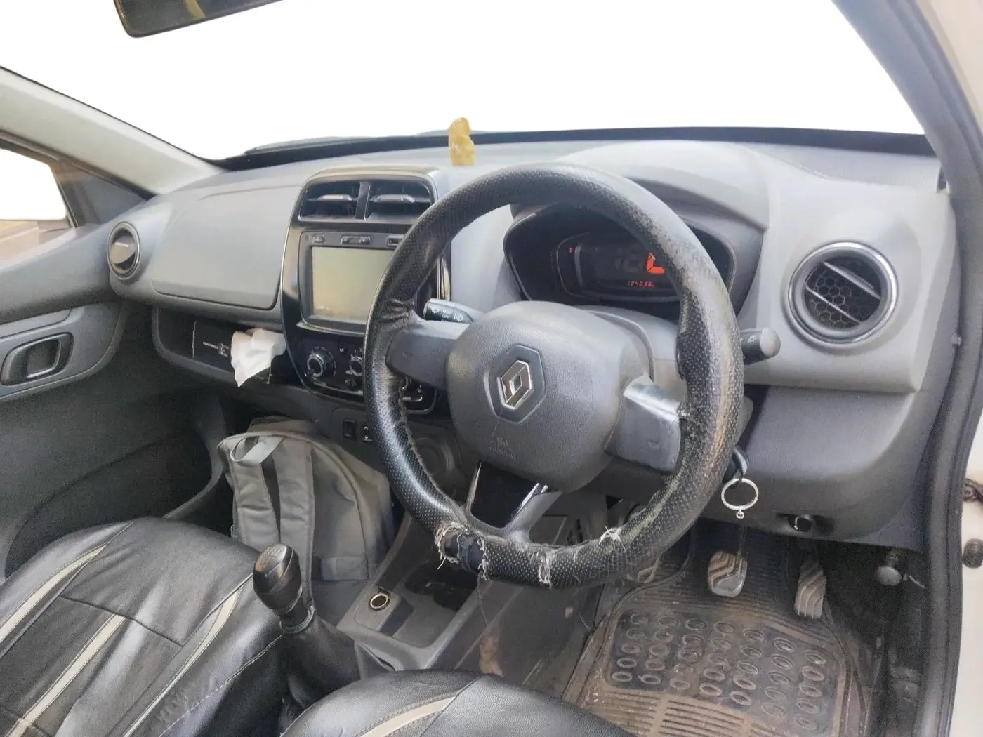 2016 Renault Kwid RXT 0.8 (O), Petrol, Manual, 1,24,036 km, interior