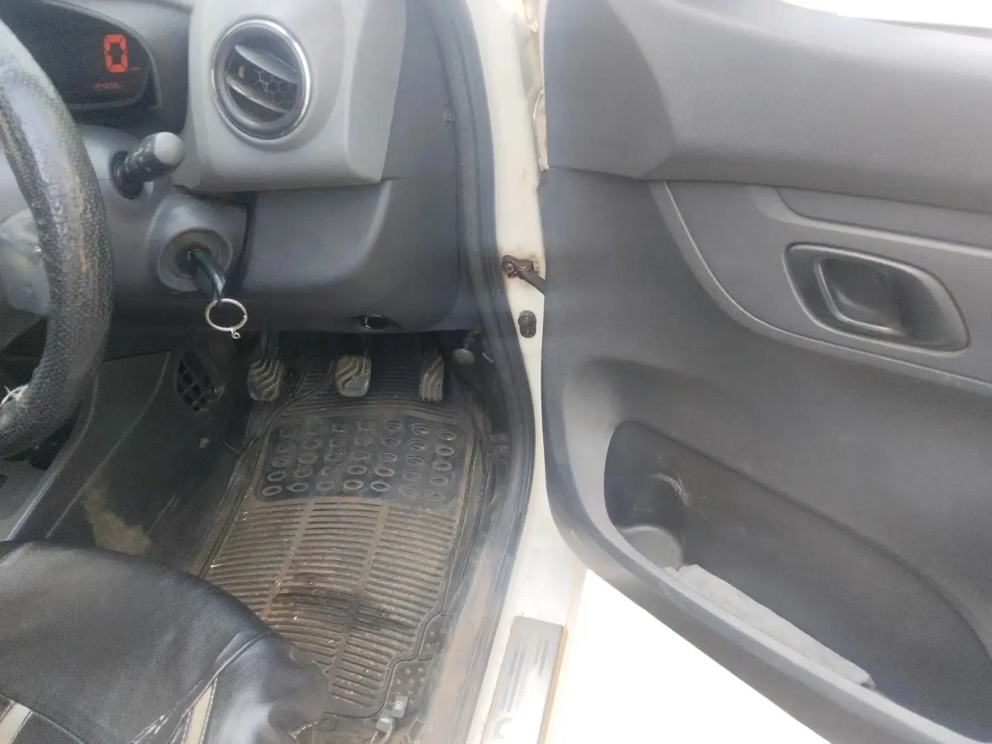 2016 Renault Kwid RXT 0.8 (O), Petrol, Manual, 1,24,036 km, interior