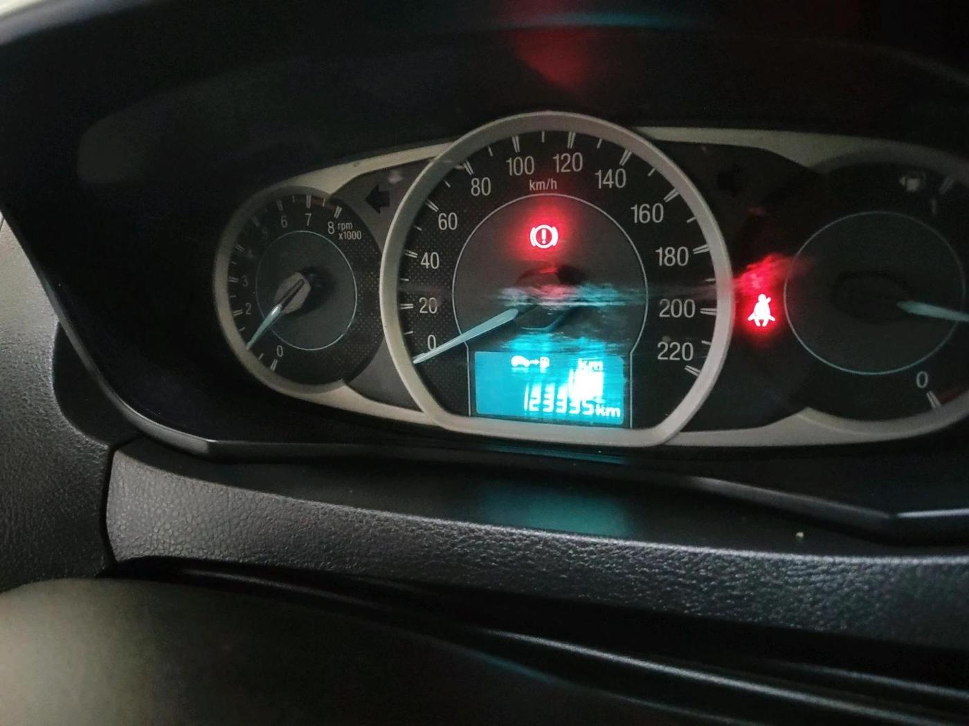 2017 Ford New Figo TITANIUM 1.2 PETROL MT, Petrol, Manual, 1,23,335 km, interior