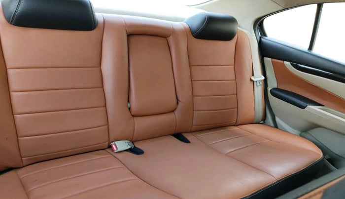 2015 Maruti Ciaz VDI, Diesel, Manual, 1,40,781 km, interior