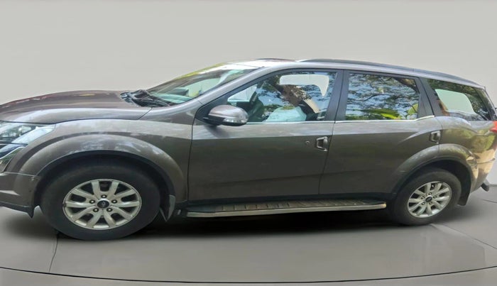 2017 Mahindra XUV500 W10, Diesel, Manual, 1,55,836 km, exterior