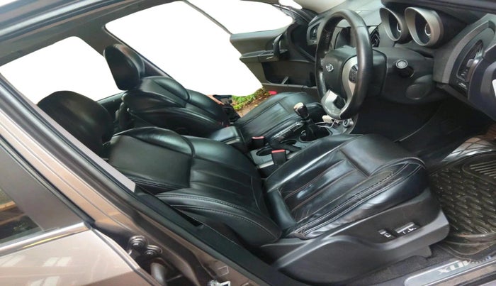 2017 Mahindra XUV500 W10, Diesel, Manual, 1,55,836 km, interior