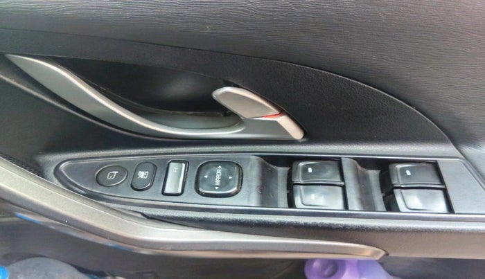 2017 Mahindra XUV500 W10, Diesel, Manual, 1,55,836 km, interior