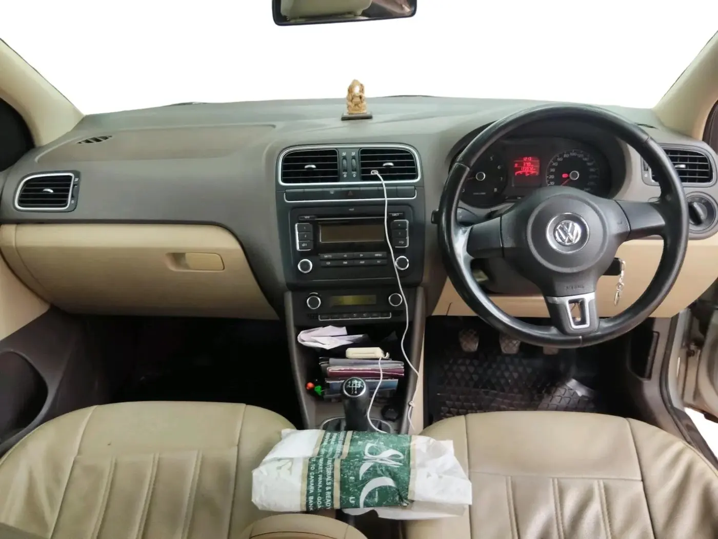2011 Volkswagen Vento HIGHLINE 1.6 MPI, Petrol, Manual, 1,33,972 km, interior