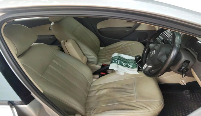 2011 Volkswagen Vento HIGHLINE 1.6 MPI, Petrol, Manual, 1,33,972 km, interior