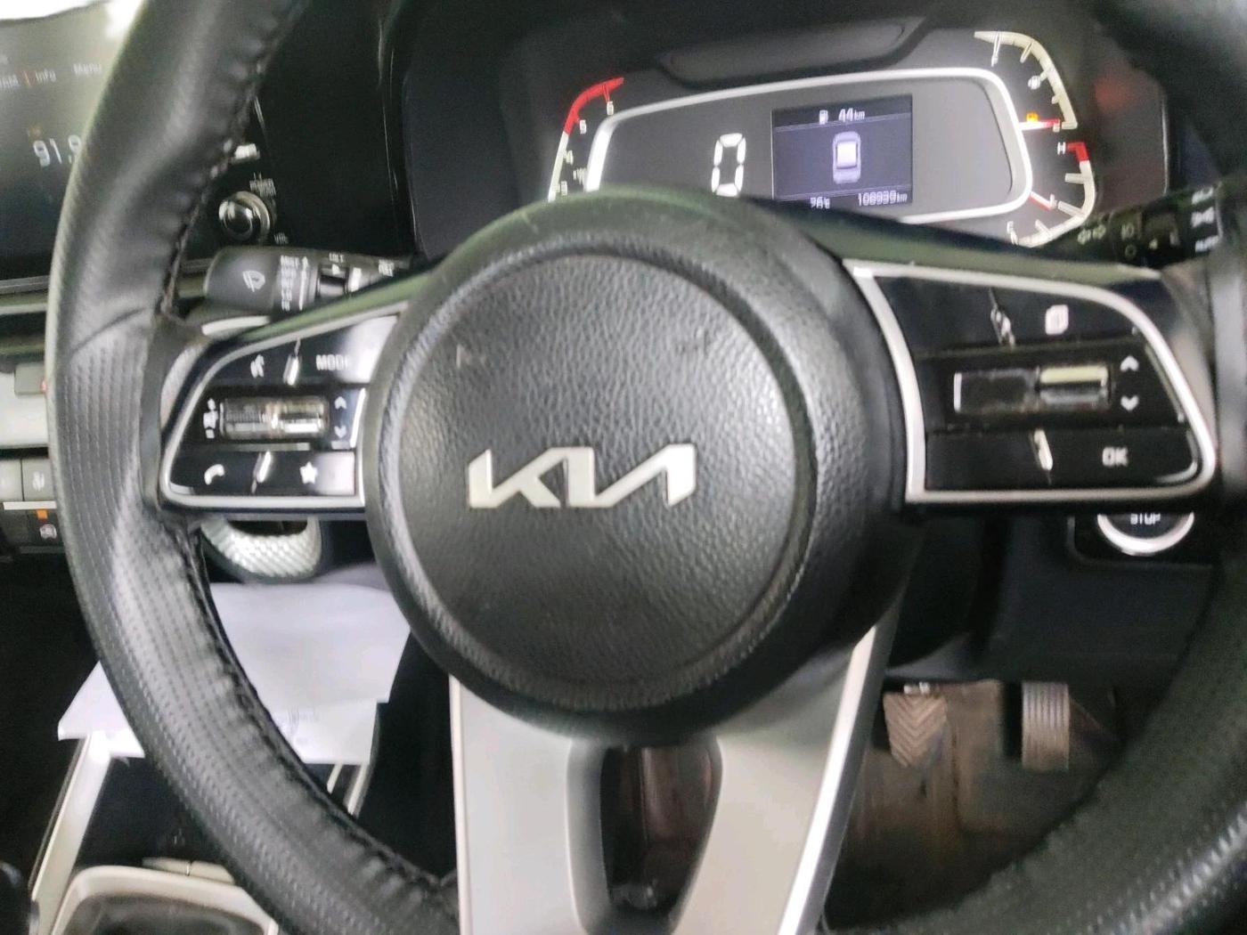 2022 KIA SONET HTK PLUS 1.5, Diesel, Manual, 1,08,939 km, interior