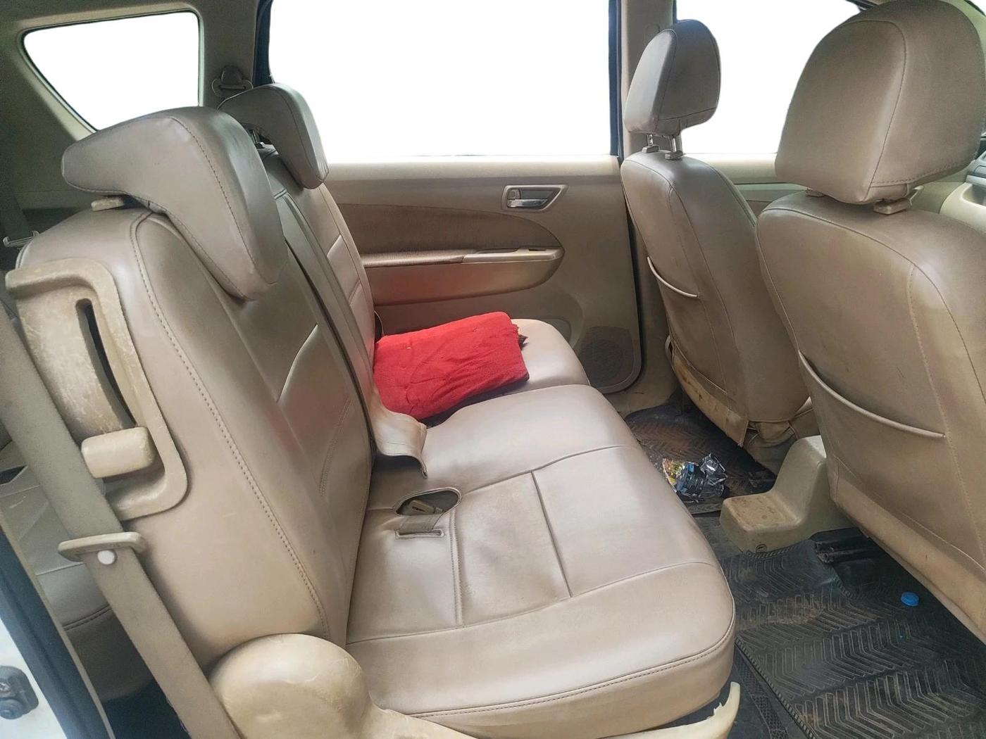 2015 Maruti Ertiga VXI, Petrol, Manual, 2,12,269 km, interior