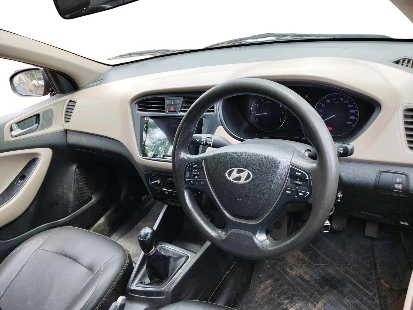 2014 Hyundai i20 SPORTZ 1.2, Petrol, Manual, 2,51,180 km, interior