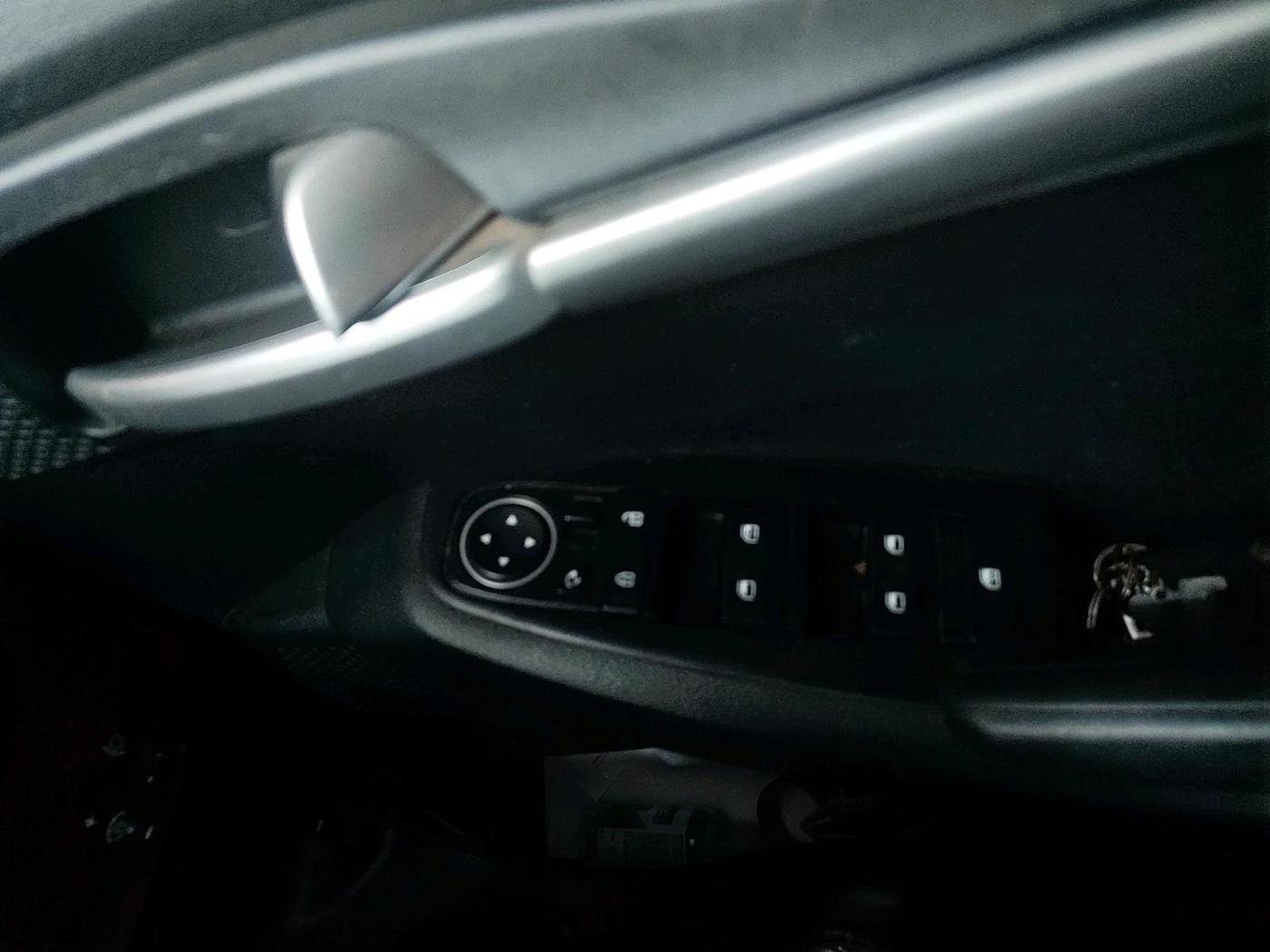 2020 KIA SELTOS HTK PLUS 1.5, Petrol, Manual, 1,12,381 km, interior