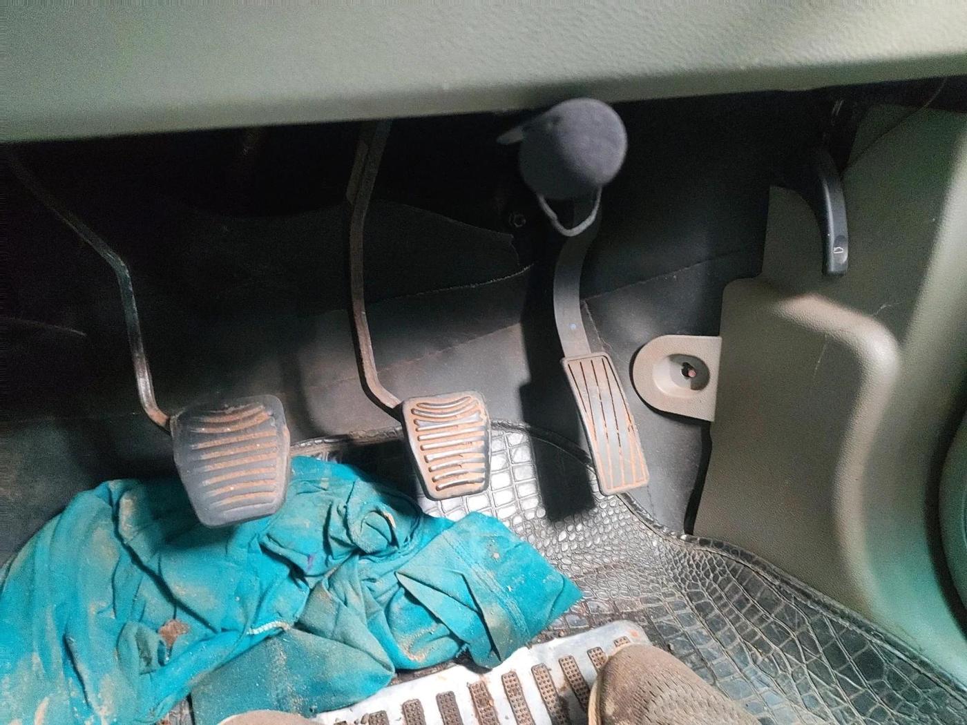 2016 Mahindra Kuv100 K4 D 6 STR, Diesel, Manual, 1,13,609 km, interior