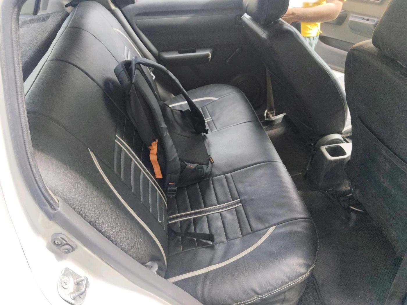 2011 Maruti Swift LXI, CNG, Manual, 1,42,271 km, interior