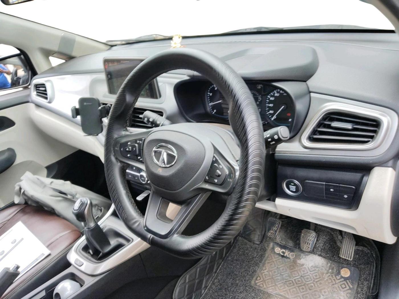 2022 Tata ALTROZ XZ PETROL, Petrol, Manual, 42,211 km, interior