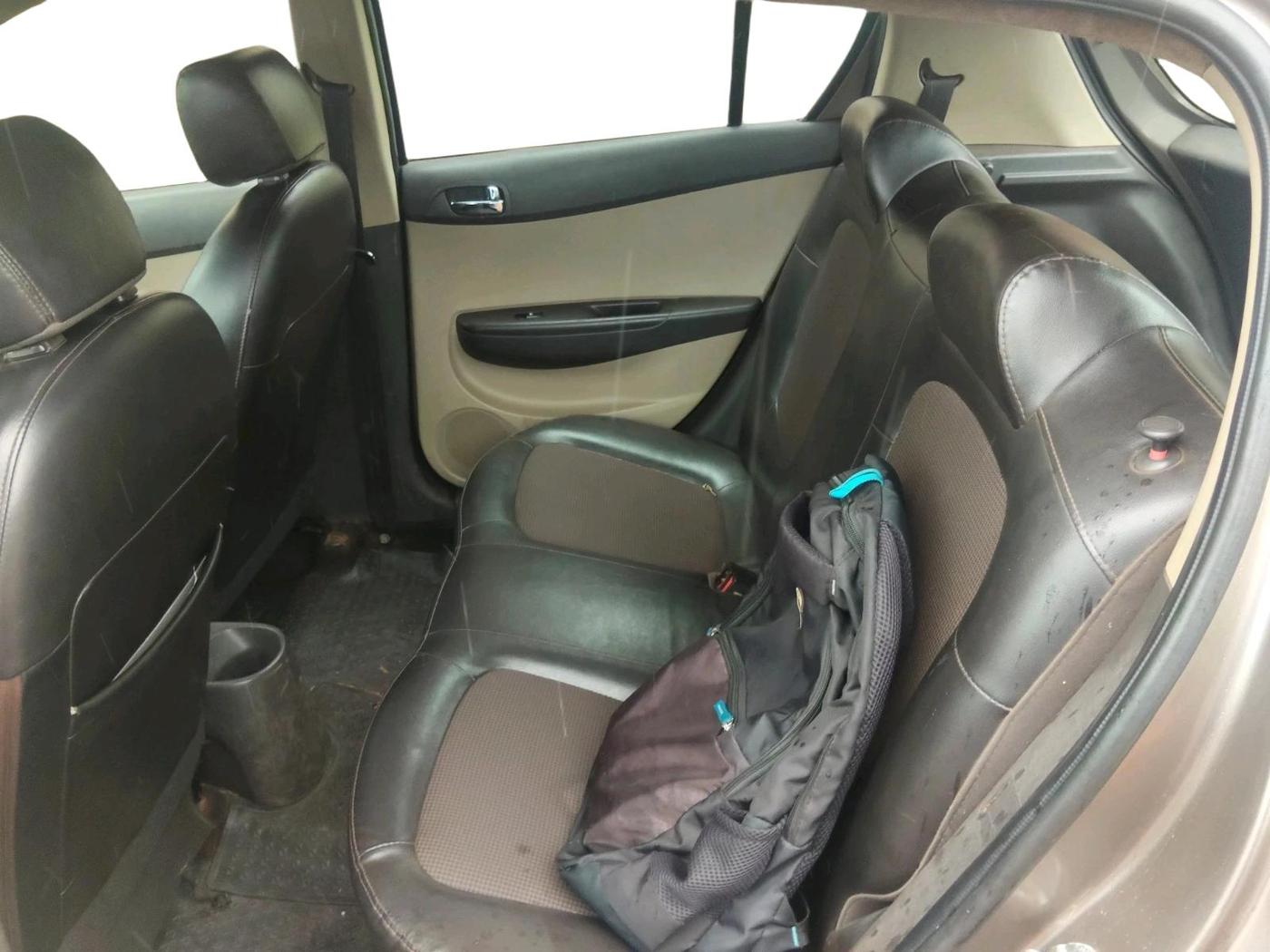 2012 Hyundai i20 MAGNA (O) 1.2, Petrol, Manual, 1,21,348 km, interior