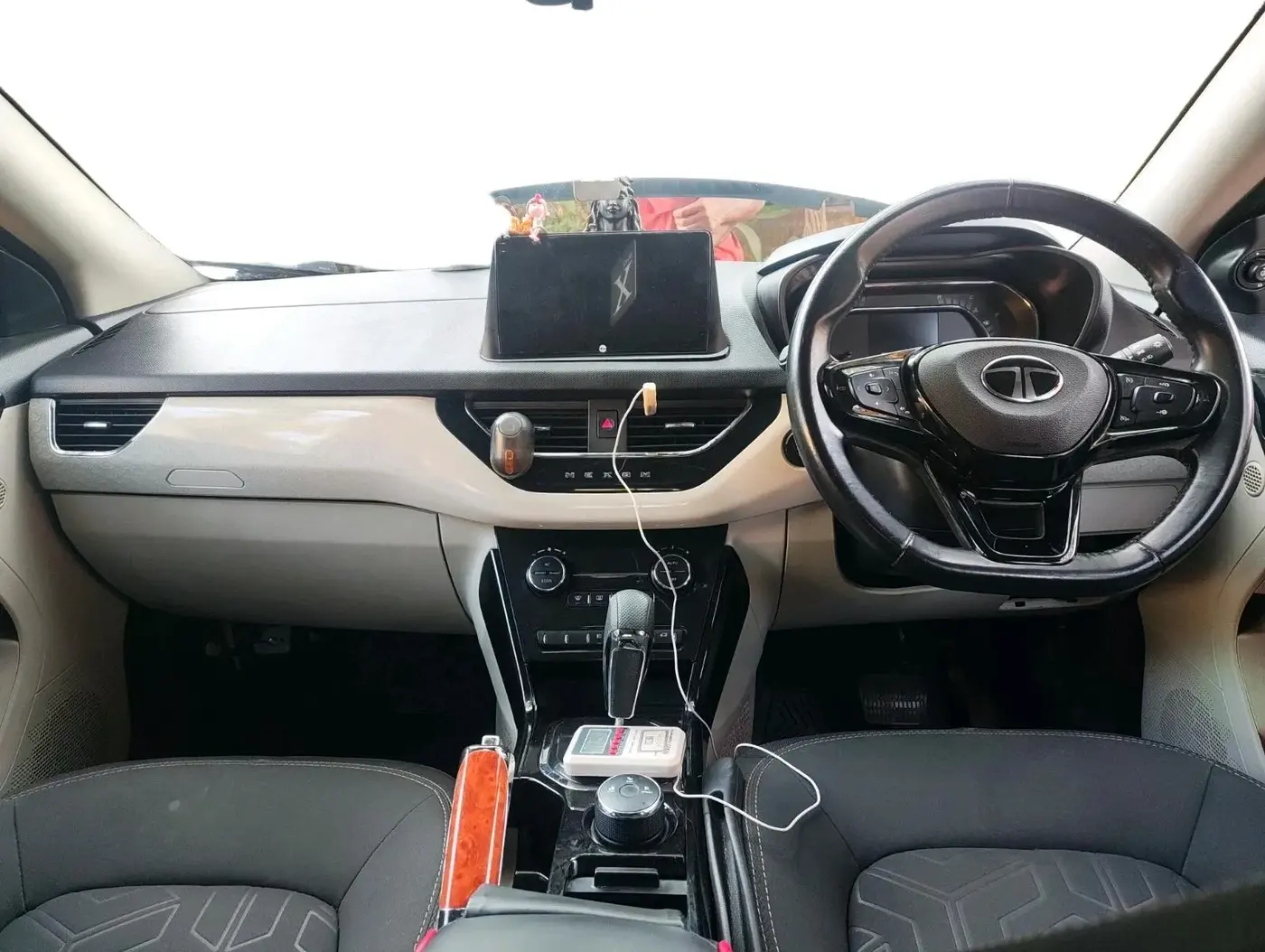 2023 Tata NEXON XZA PLUS SUNROOF PETROL, Petrol, Automatic, 27,702 km, interior