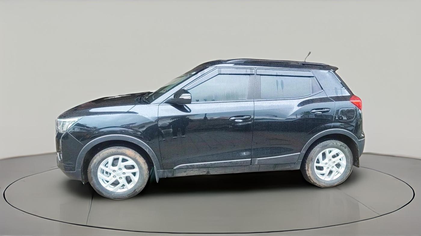2024 Mahindra XUV300 W8 1.2 PETROL, Petrol, Manual, 22,716 km, exterior