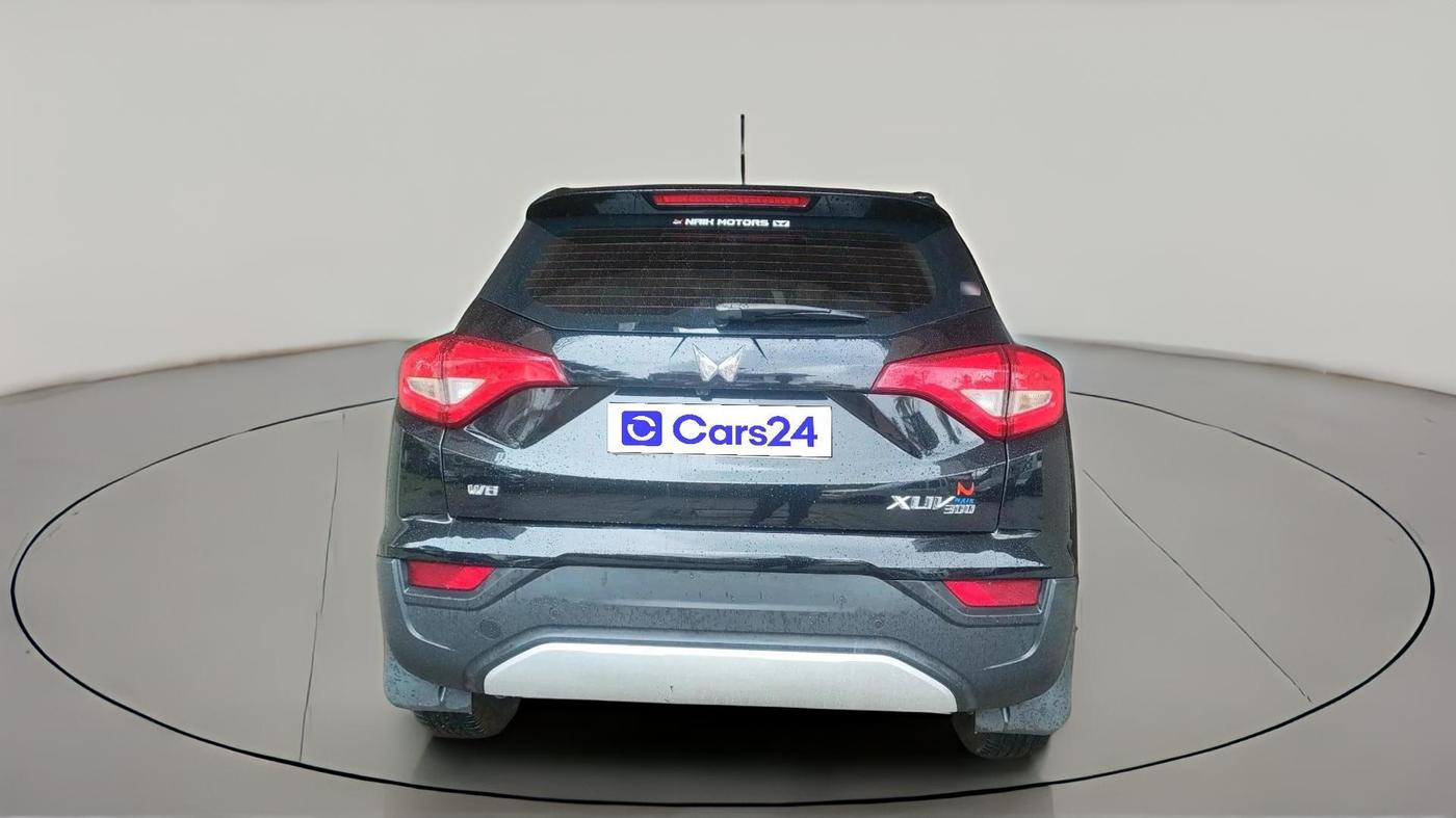 2024 Mahindra XUV300 W8 1.2 PETROL, Petrol, Manual, 22,716 km, exterior