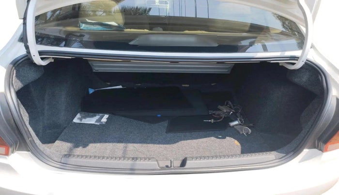 2017 Volkswagen Vento HIGHLINE PLUS 1.6 16 ALLOY, Petrol, Manual, 37,236 km, exterior