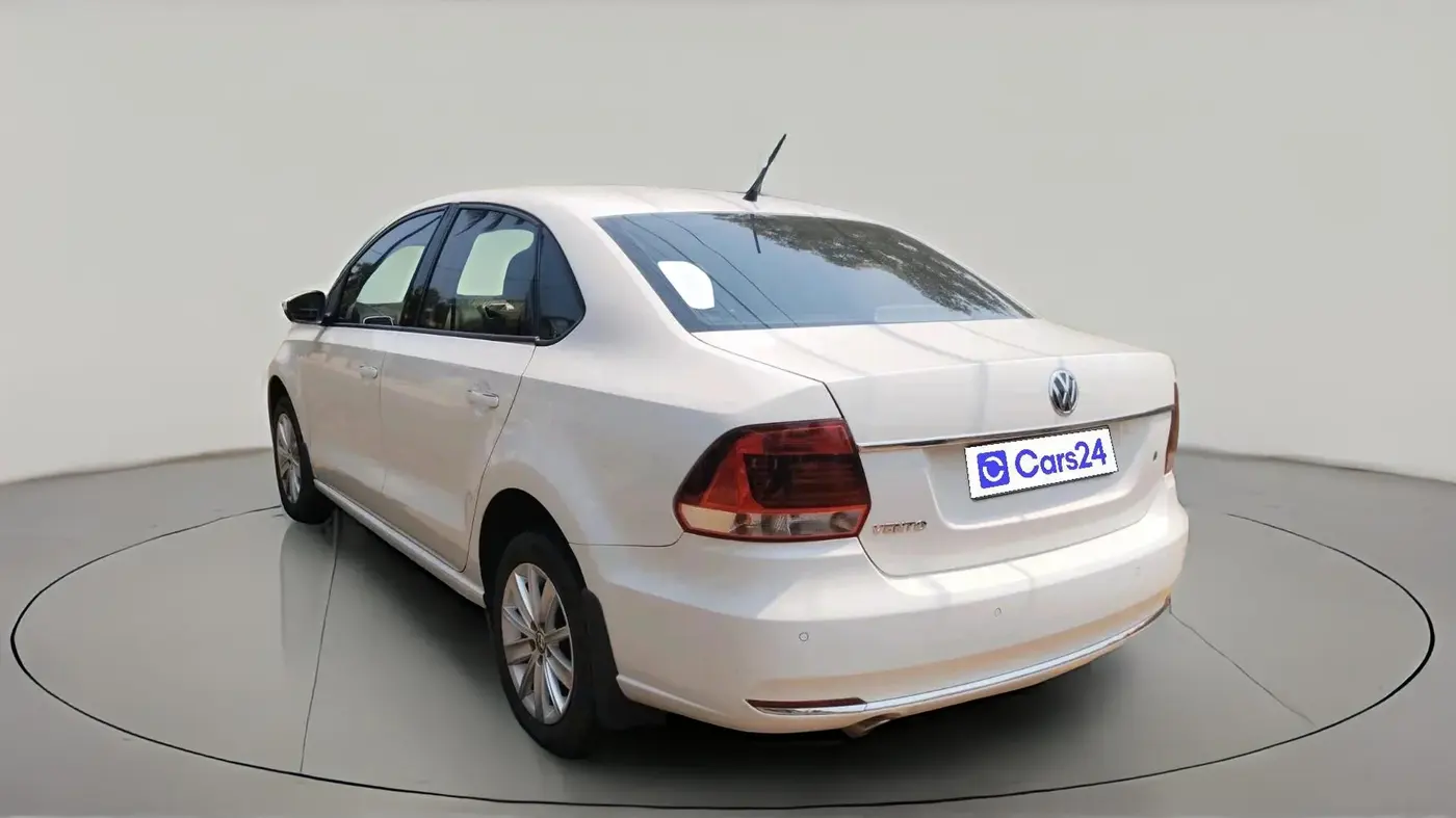2017 Volkswagen Vento HIGHLINE PLUS 1.6 16 ALLOY, Petrol, Manual, 37,236 km, exterior