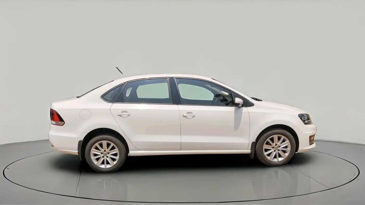 2017 Volkswagen Vento HIGHLINE PLUS 1.6 16 ALLOY, Petrol, Manual, 37,236 km, exterior