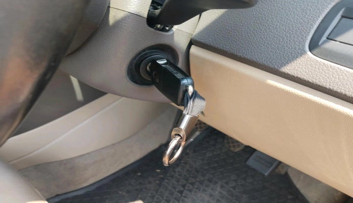 2017 Volkswagen Vento HIGHLINE PLUS 1.6 16 ALLOY, Petrol, Manual, 37,236 km, interior