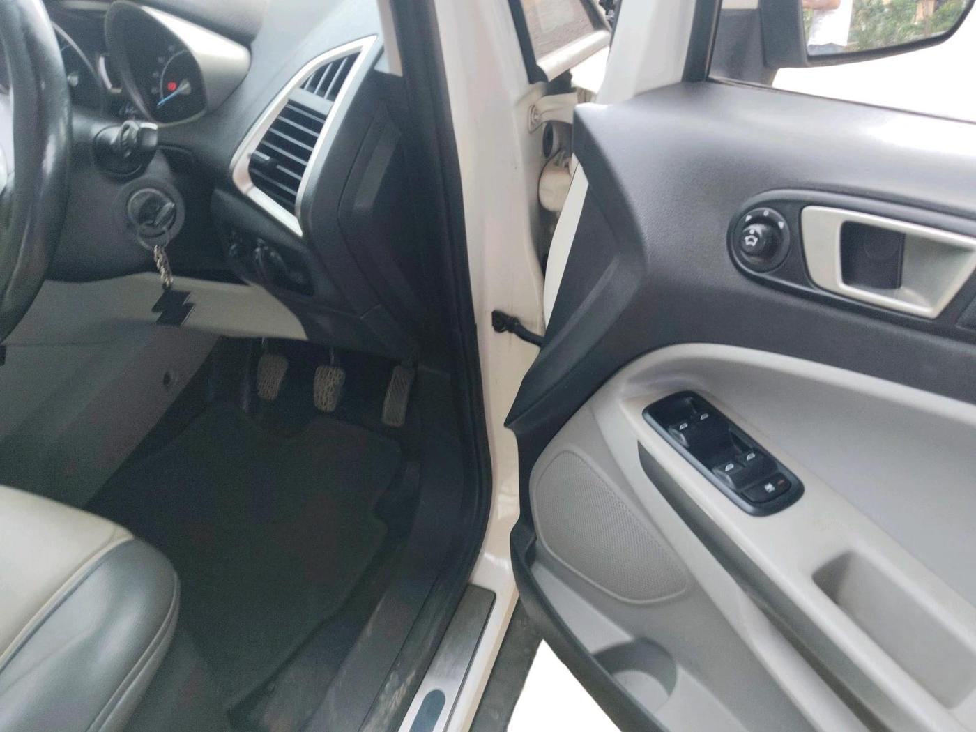 2015 Ford Ecosport TITANIUM 1.5L PETROL, Petrol, Manual, 1,10,218 km, interior