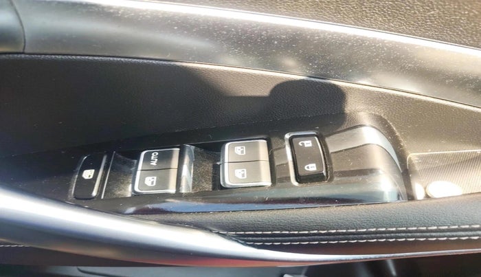 2019 MG HECTOR SHARP HYBRID 1.5 PETROL, Petrol, Manual, 30,818 km, interior