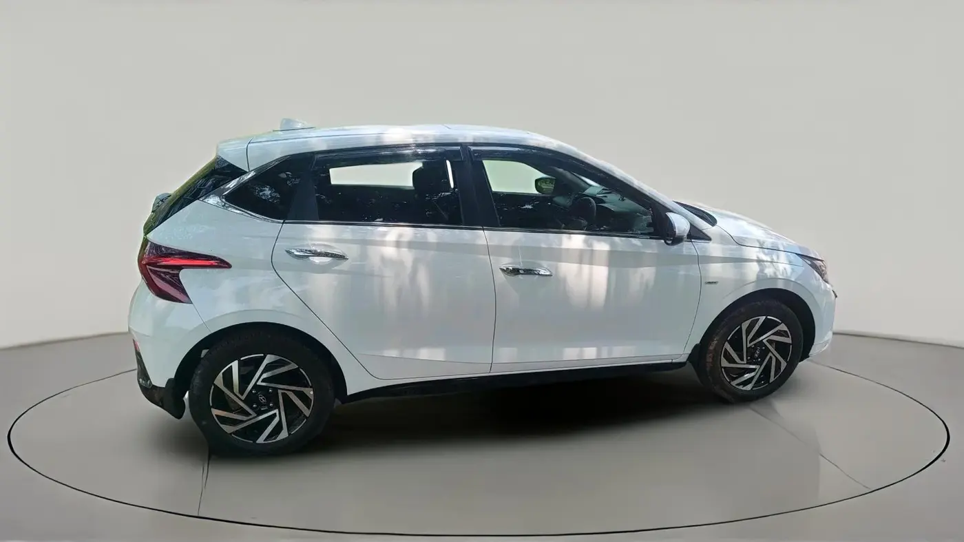 2025 Hyundai NEW I20 ASTA (O) 1.2 IVT, Petrol, Automatic, 7,331 km, exterior