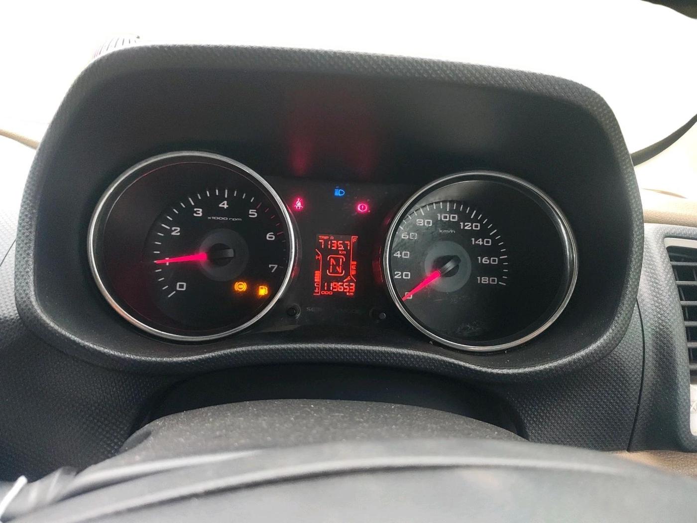 2016 Mahindra TUV300 T8, Diesel, Manual, 1,19,653 km, interior
