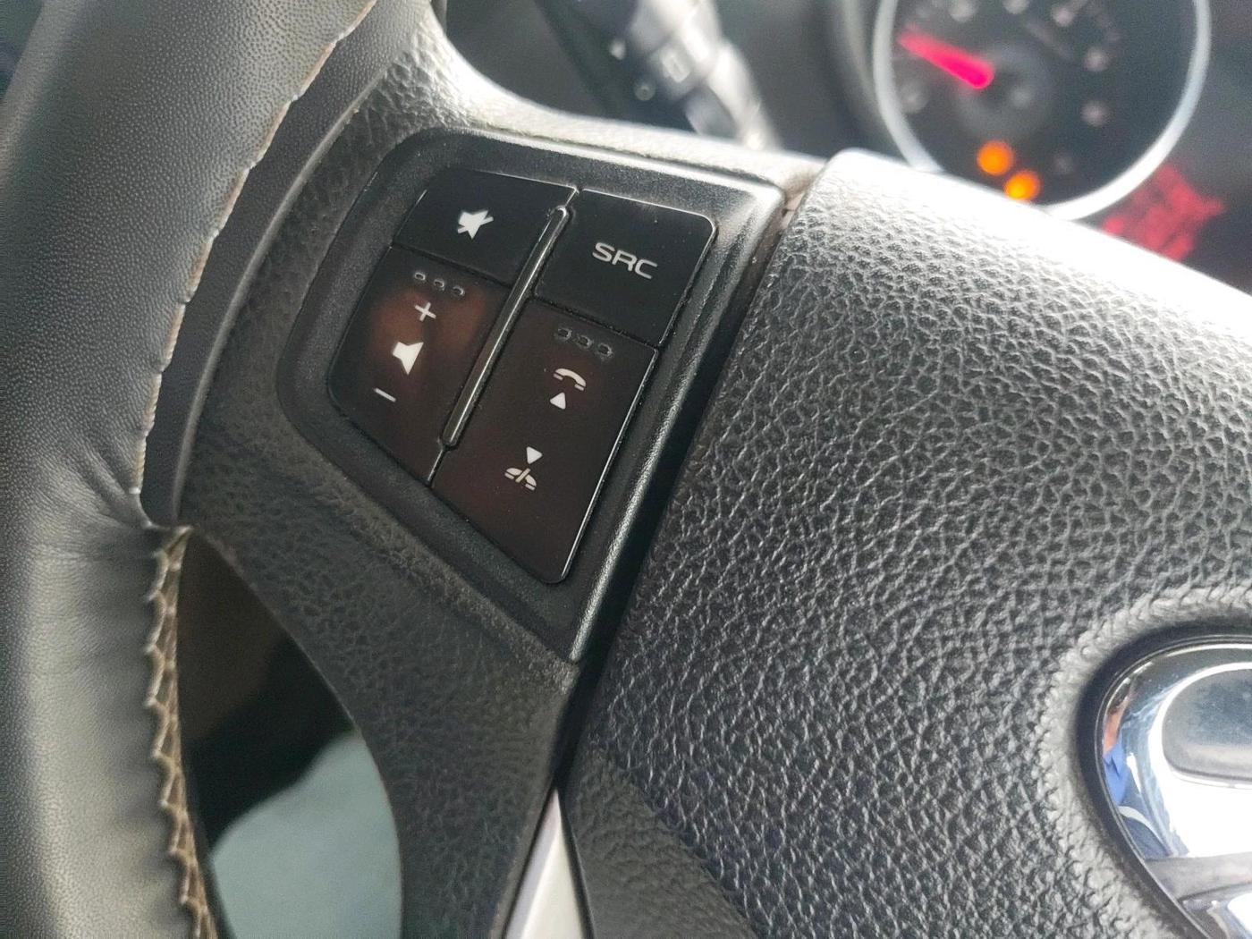 2016 Mahindra TUV300 T8, Diesel, Manual, 1,19,653 km, interior