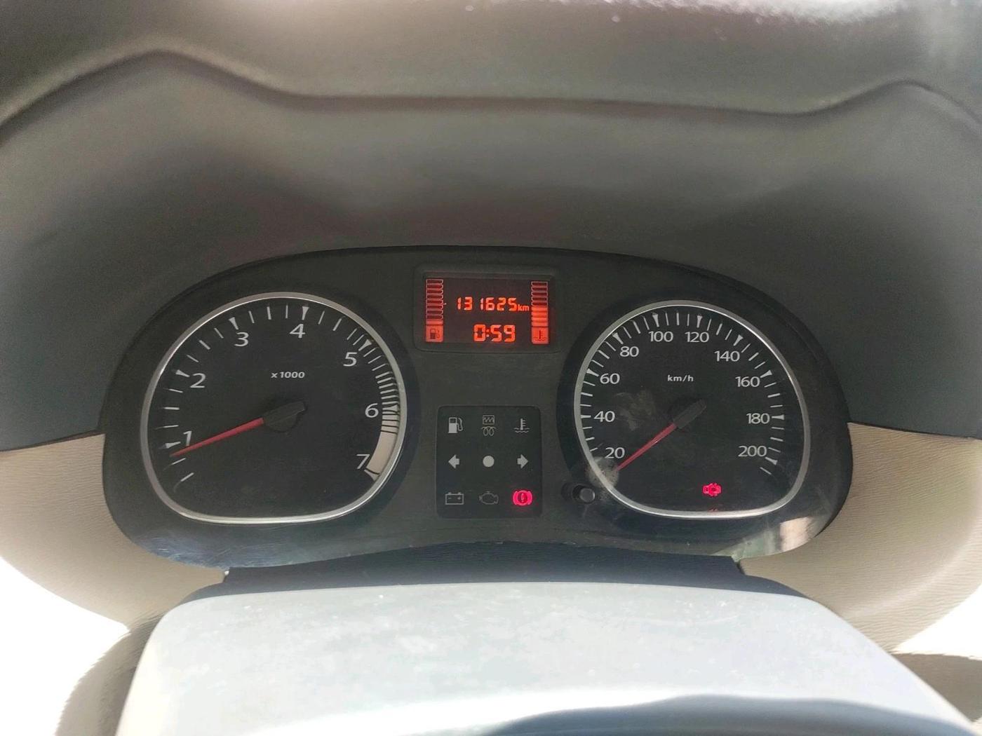 2013 Renault Duster 110 PS RXZ DIESEL, Diesel, Manual, 1,31,625 km, interior