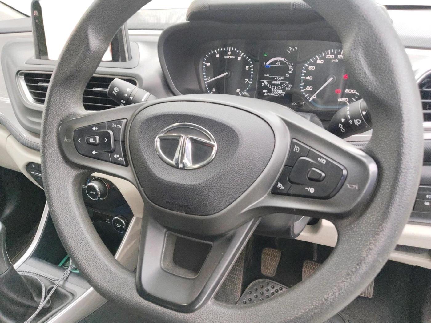 2023 Tata ALTROZ XZ DIESEL, Diesel, Manual, 33,090 km, interior