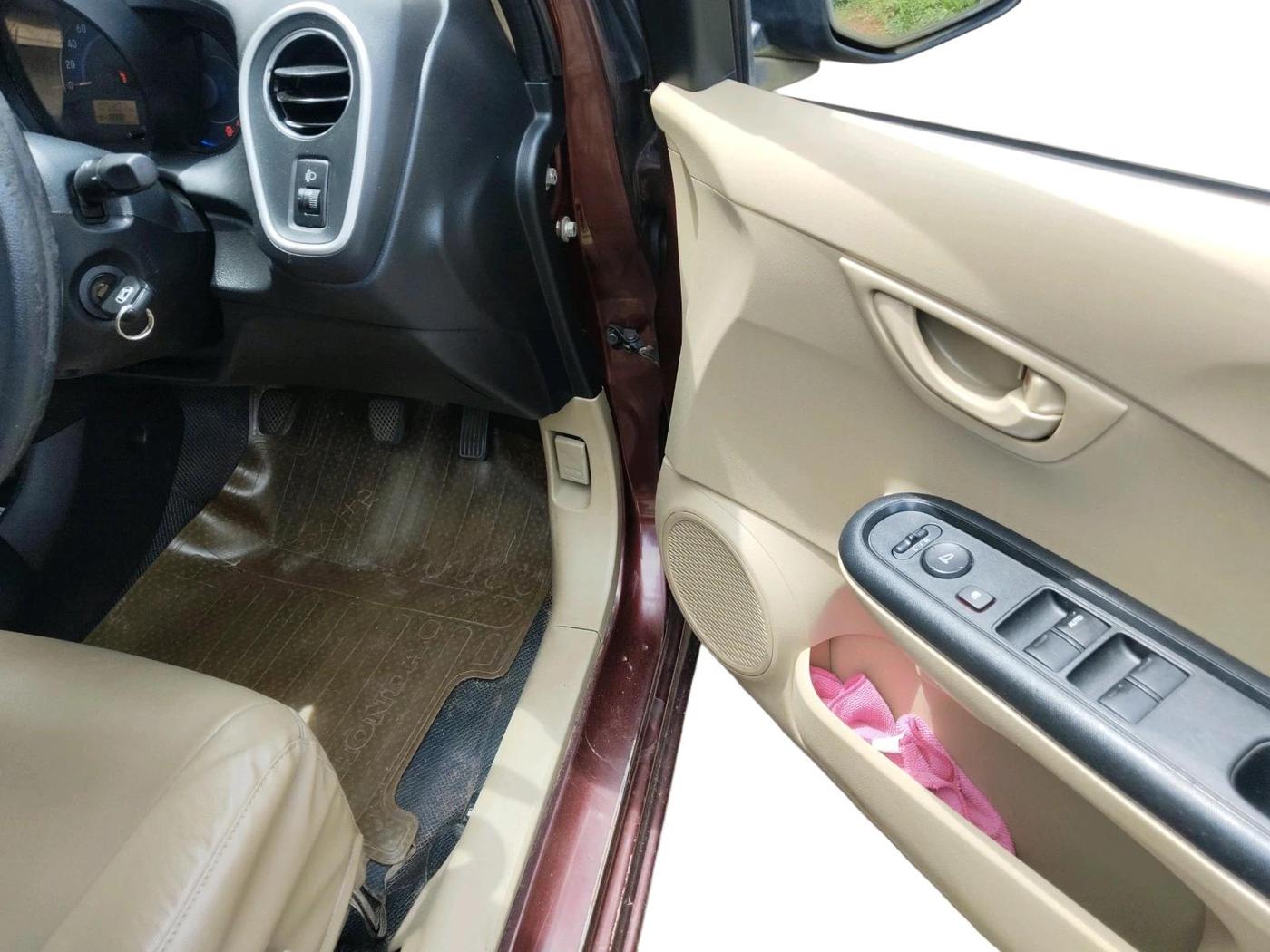 2015 Honda Mobilio 1.5L I-DTEC S, Diesel, Manual, 1,05,907 km, interior
