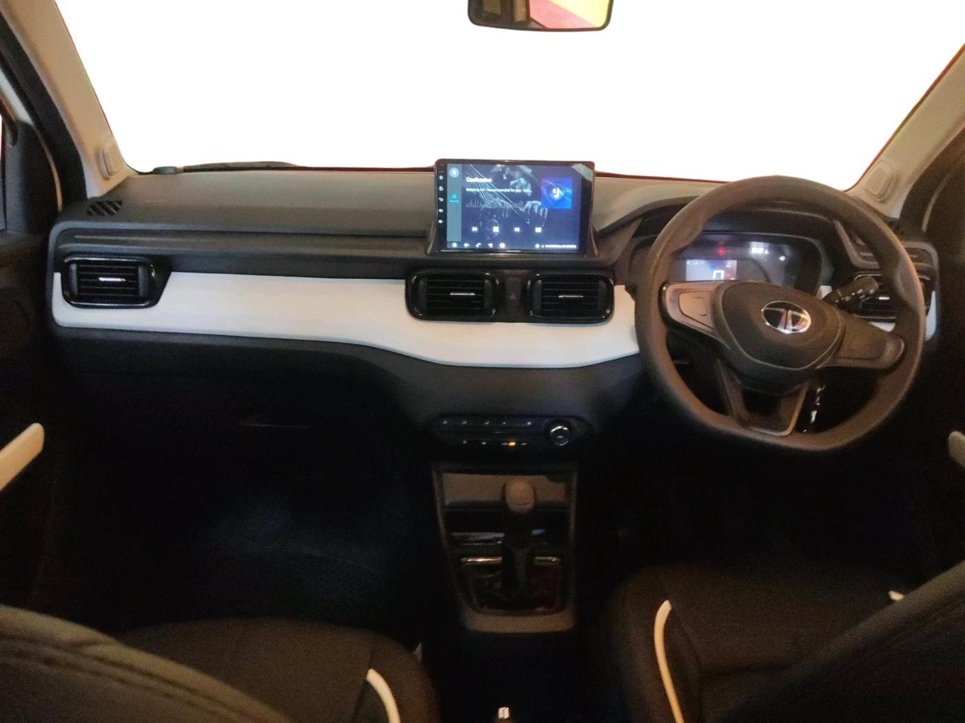 2025 Tata PUNCH PURE MT, Petrol, Manual, 5,889 km, interior