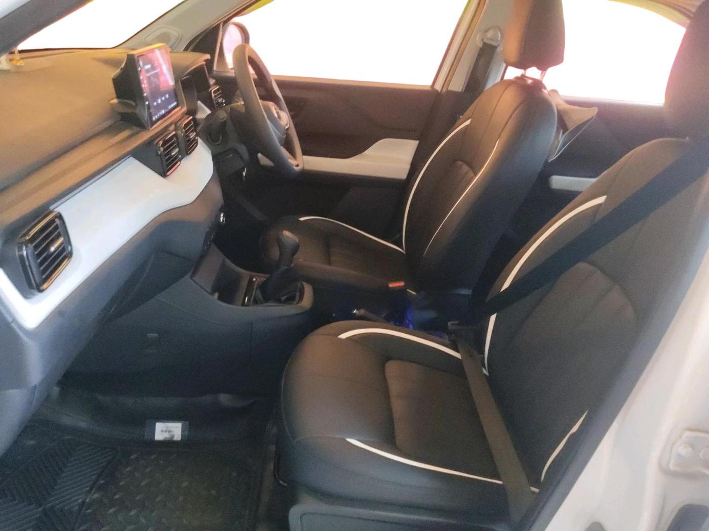 2025 Tata PUNCH PURE MT, Petrol, Manual, 5,889 km, interior